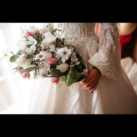 Custom made fully hand embroidered bridal dress! Hijjab friendly long sleeve max - Picture 5 of 7